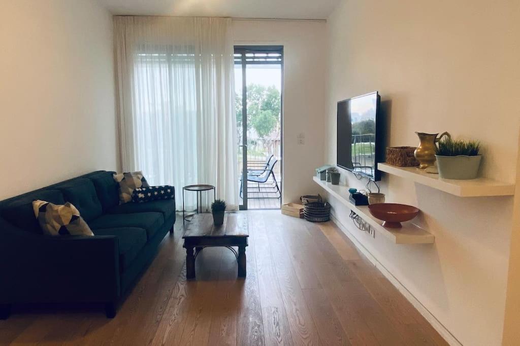 Laura Compound- Authentic 1 Bedroom Charming & Specious Tel Aviv Eksteriør billede