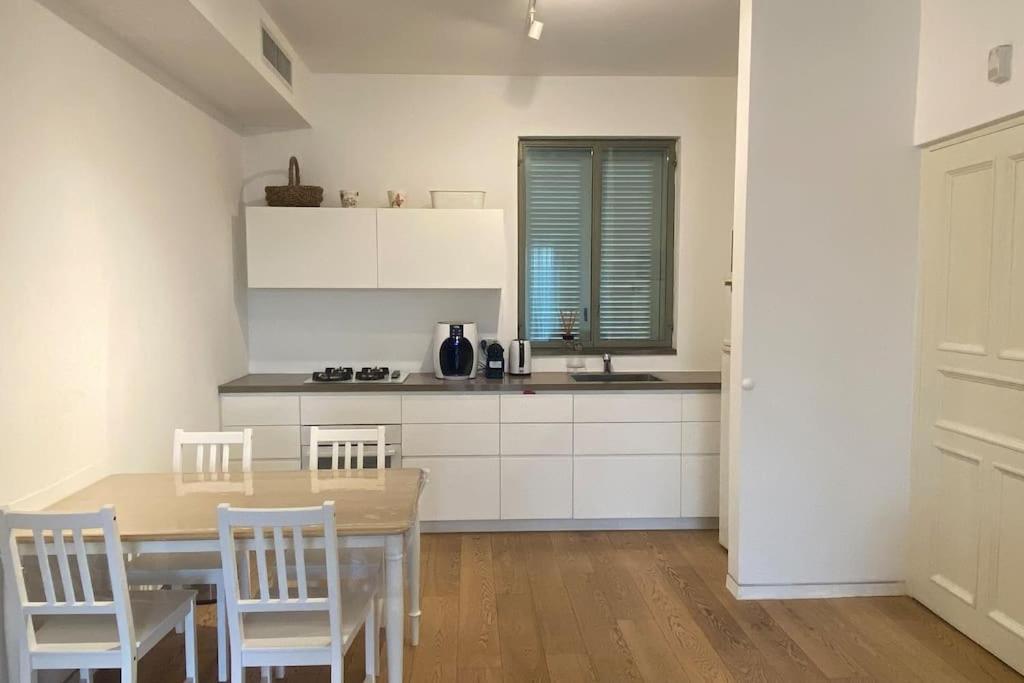 Laura Compound- Authentic 1 Bedroom Charming & Specious Tel Aviv Eksteriør billede