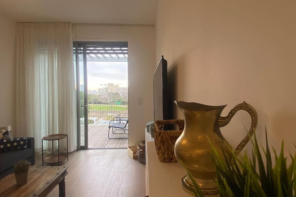 Laura Compound- Authentic 1 Bedroom Charming & Specious Tel Aviv Eksteriør billede
