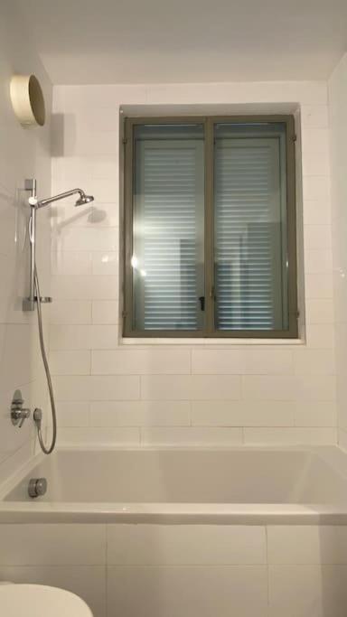 Laura Compound- Authentic 1 Bedroom Charming & Specious Tel Aviv Eksteriør billede